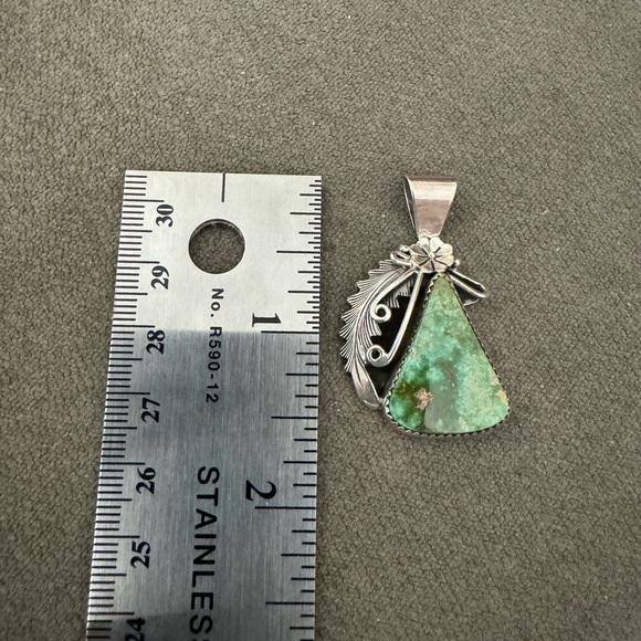 Green Turquoise and Sterling Silver Flower and Leaf Pendant Navajo stamped - Picture 3 of 4